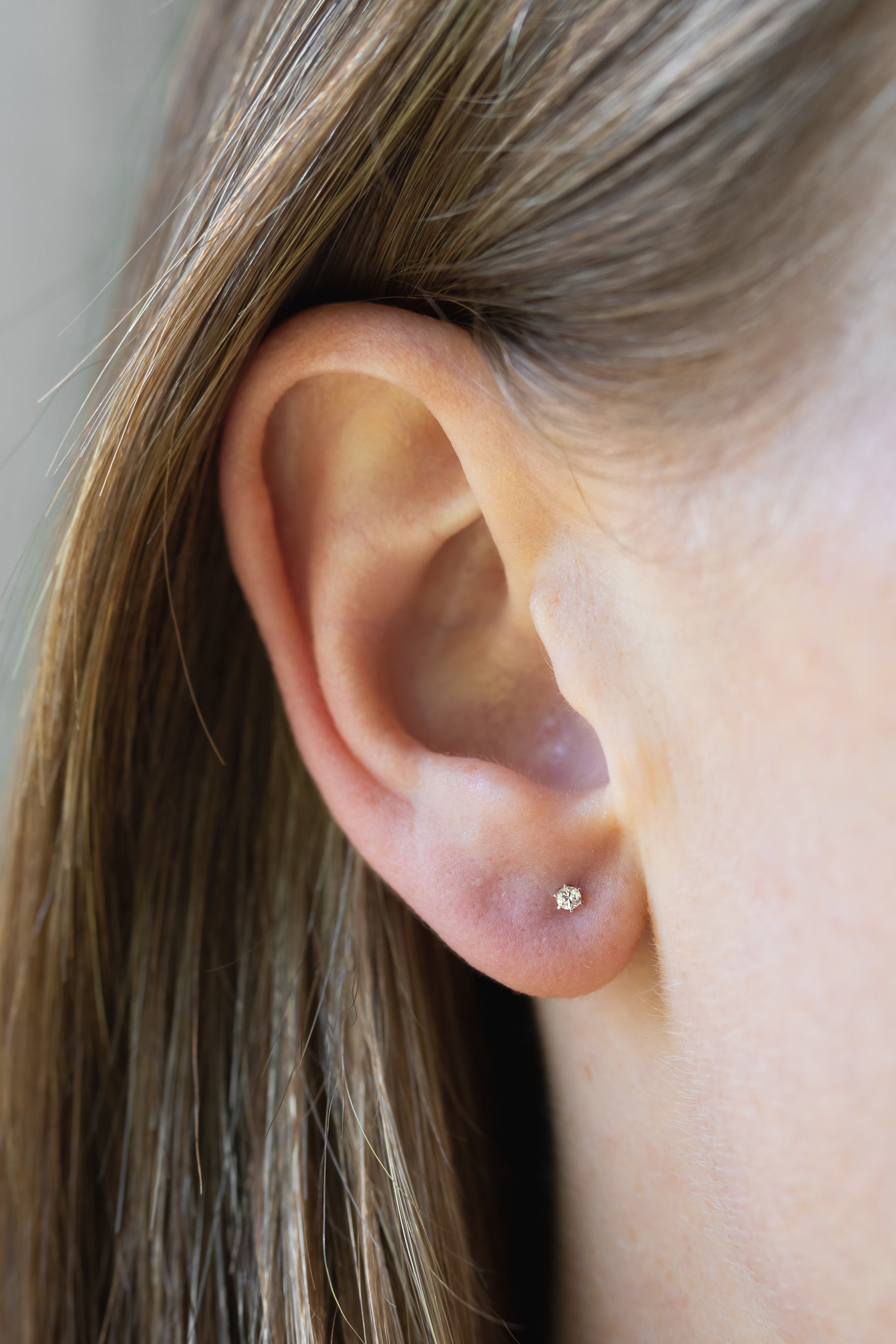 Diamond Flat Back Stud - 18k Yellow Gold