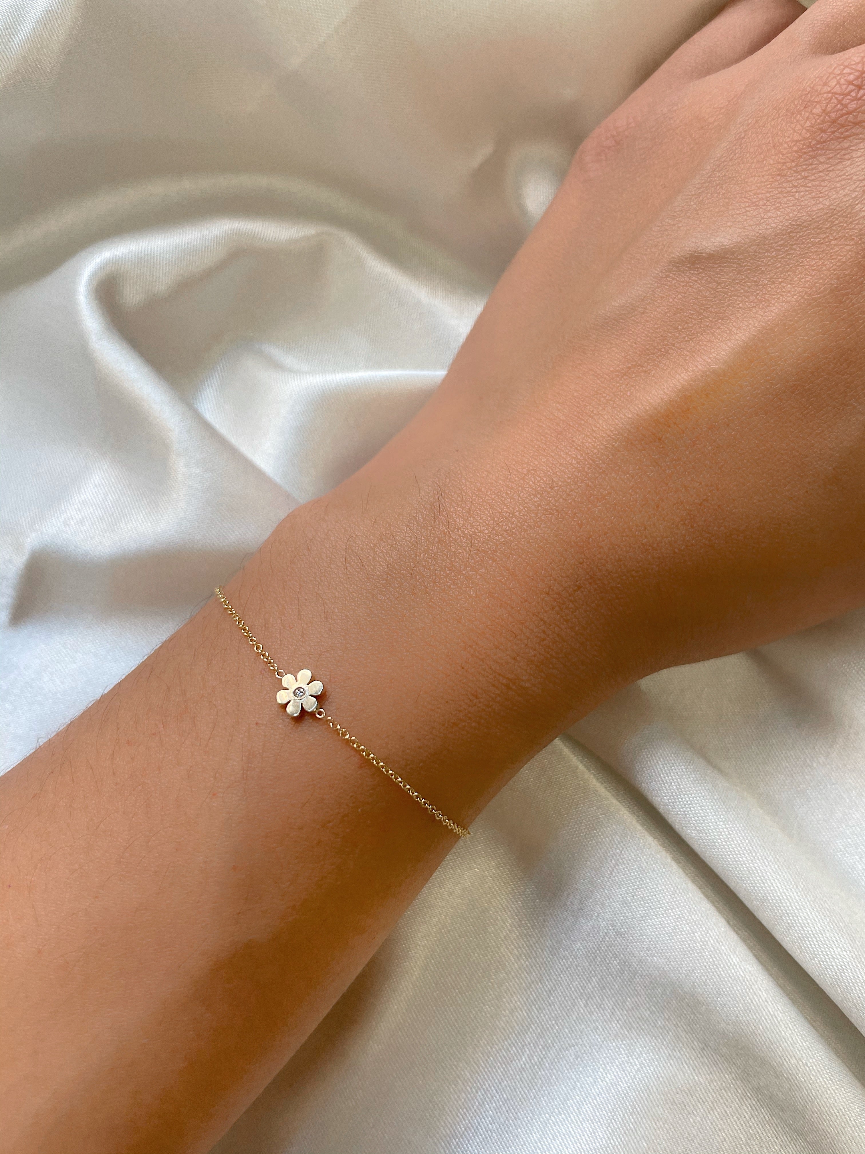 Tiny Flower Bracelet with Diamond